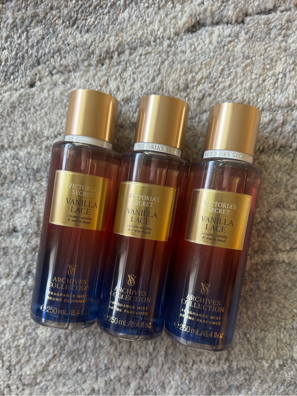 Victoria Secret- vanilla lace fragrance mist
